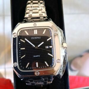 Mens dress or casual wear watch